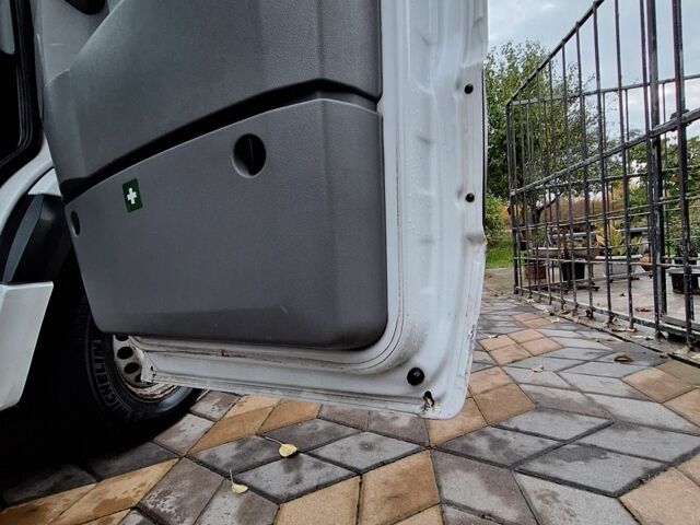Белый Мерседес Sprinter, объемом двигателя 2.1 л и пробегом 354 тыс. км за 11800 $, фото 18 на Automoto.ua