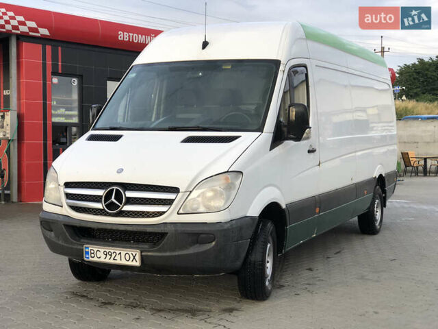 Белый Мерседес Sprinter, объемом двигателя 2.1 л и пробегом 475 тыс. км за 6900 $, фото 7 на Automoto.ua