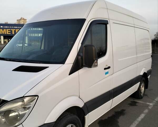 Белый Мерседес Sprinter, объемом двигателя 2.1 л и пробегом 350 тыс. км за 9700 $, фото 2 на Automoto.ua