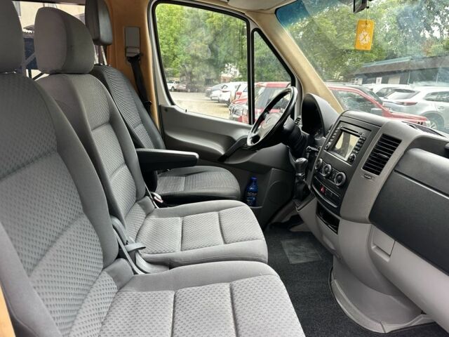 Белый Мерседес Sprinter, объемом двигателя 2.1 л и пробегом 420 тыс. км за 12500 $, фото 6 на Automoto.ua