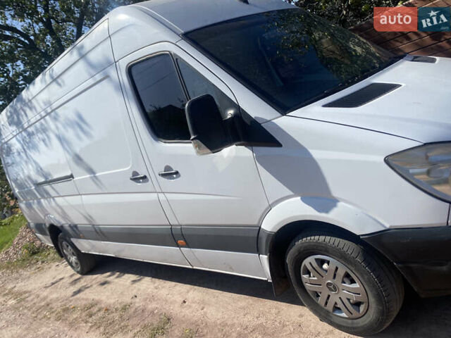 Белый Мерседес Sprinter, объемом двигателя 3 л и пробегом 670 тыс. км за 14700 $, фото 2 на Automoto.ua