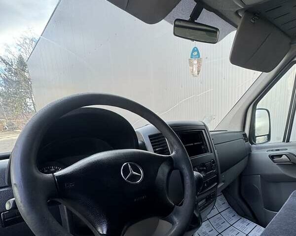 Белый Мерседес Sprinter, объемом двигателя 2.1 л и пробегом 415 тыс. км за 11000 $, фото 3 на Automoto.ua