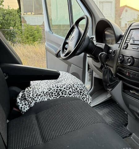 Белый Мерседес Sprinter, объемом двигателя 2.99 л и пробегом 508 тыс. км за 12800 $, фото 4 на Automoto.ua