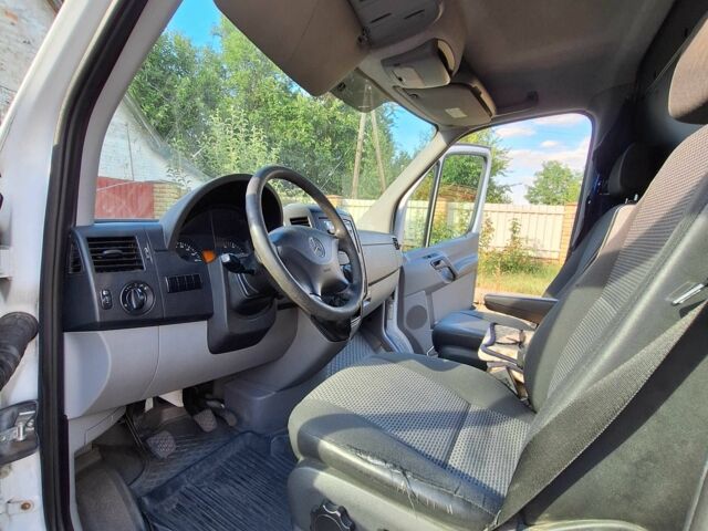 Белый Мерседес Sprinter, объемом двигателя 2.1 л и пробегом 352 тыс. км за 11100 $, фото 3 на Automoto.ua