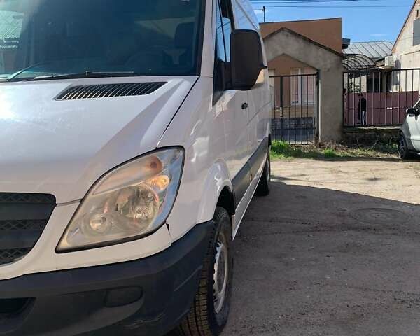 Белый Мерседес Sprinter, объемом двигателя 2.1 л и пробегом 353 тыс. км за 12500 $, фото 4 на Automoto.ua