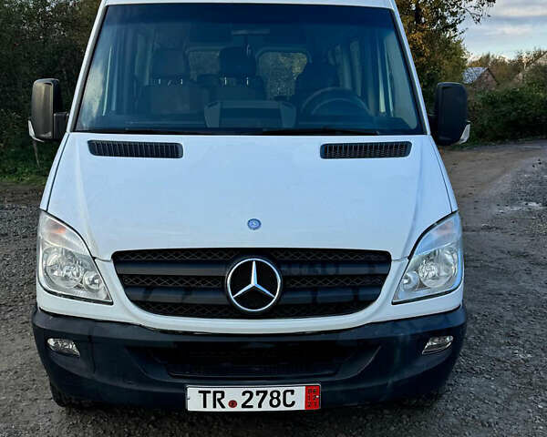 Белый Мерседес Sprinter, объемом двигателя 0 л и пробегом 390 тыс. км за 16700 $, фото 1 на Automoto.ua