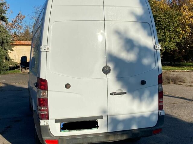 Белый Мерседес Sprinter, объемом двигателя 2.2 л и пробегом 443 тыс. км за 6000 $, фото 1 на Automoto.ua