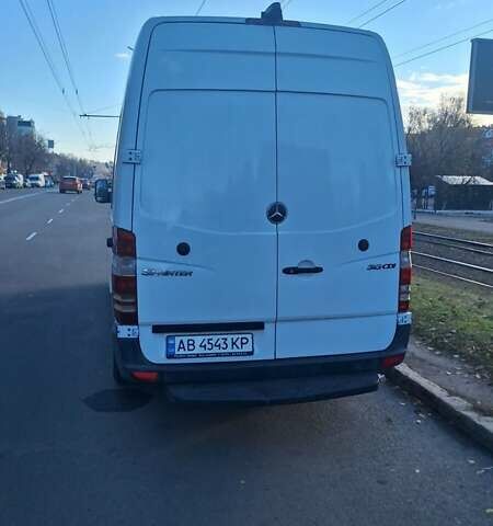 Белый Мерседес Sprinter, объемом двигателя 3.2 л и пробегом 288 тыс. км за 13600 $, фото 1 на Automoto.ua