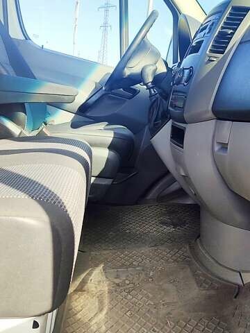 Белый Мерседес Sprinter, объемом двигателя 2.1 л и пробегом 262 тыс. км за 17200 $, фото 9 на Automoto.ua