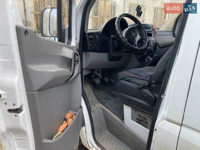 Білий Мерседес Sprinter, об'ємом двигуна 2.2 л та пробігом 680 тис. км за 10800 $, фото 5 на Automoto.ua