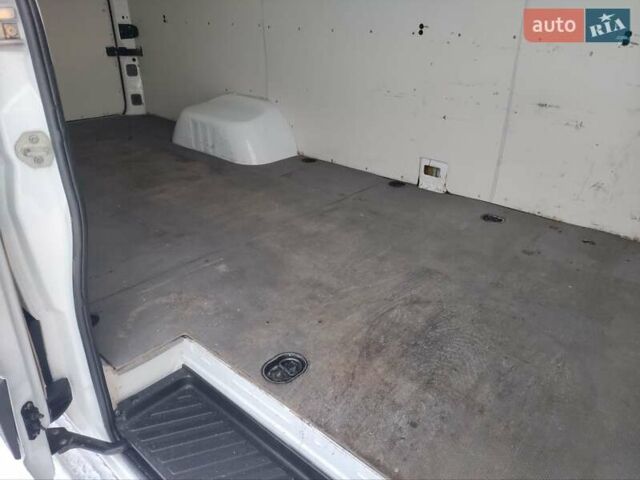 Белый Мерседес Sprinter, объемом двигателя 0 л и пробегом 186 тыс. км за 27300 $, фото 25 на Automoto.ua