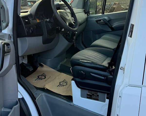 Белый Мерседес Sprinter, объемом двигателя 0 л и пробегом 390 тыс. км за 16700 $, фото 36 на Automoto.ua