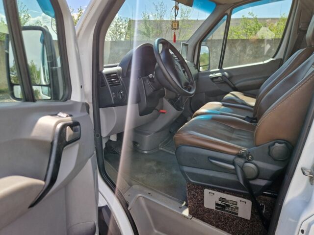 Белый Мерседес Sprinter, объемом двигателя 0 л и пробегом 450 тыс. км за 15999 $, фото 2 на Automoto.ua