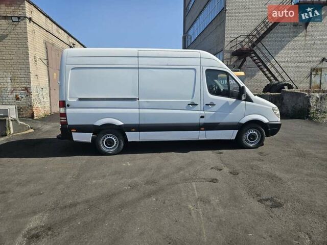 Белый Мерседес Sprinter, объемом двигателя 2.14 л и пробегом 430 тыс. км за 10400 $, фото 2 на Automoto.ua