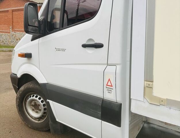 Белый Мерседес Sprinter, объемом двигателя 2.1 л и пробегом 530 тыс. км за 9999 $, фото 7 на Automoto.ua