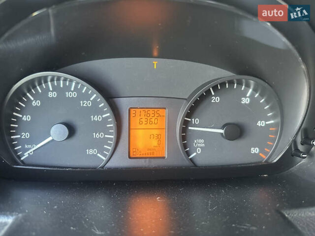 Білий Мерседес Sprinter, об'ємом двигуна 2.2 л та пробігом 317 тис. км за 18700 $, фото 17 на Automoto.ua