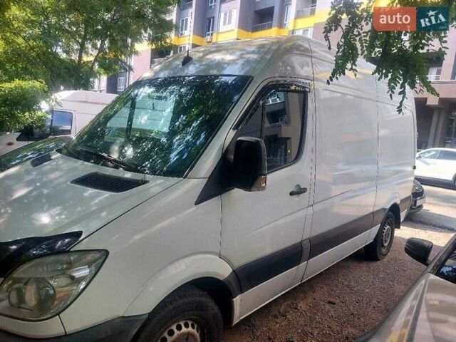 Белый Мерседес Sprinter, объемом двигателя 2.1 л и пробегом 311 тыс. км за 11000 $, фото 2 на Automoto.ua