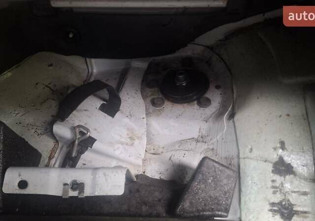 Белый Мерседес Sprinter, объемом двигателя 3.2 л и пробегом 288 тыс. км за 13600 $, фото 23 на Automoto.ua