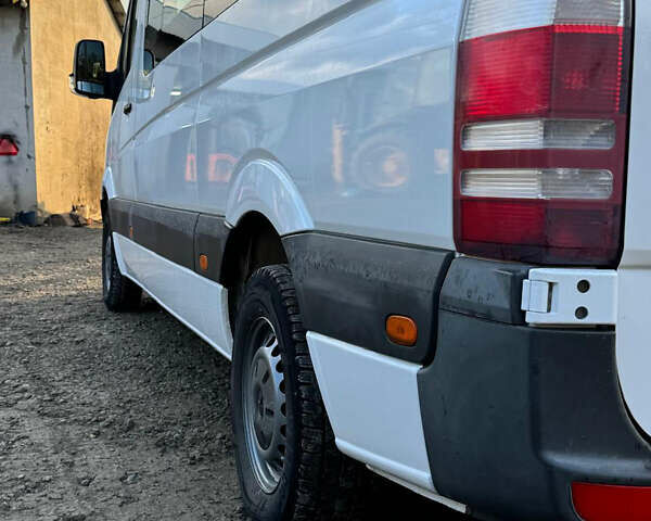 Белый Мерседес Sprinter, объемом двигателя 0 л и пробегом 390 тыс. км за 16700 $, фото 4 на Automoto.ua
