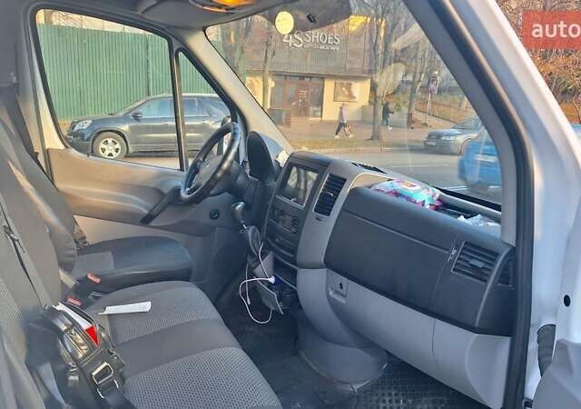Белый Мерседес Sprinter, объемом двигателя 3.2 л и пробегом 288 тыс. км за 13600 $, фото 6 на Automoto.ua