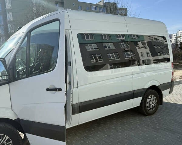 Белый Мерседес Sprinter, объемом двигателя 0 л и пробегом 700 тыс. км за 13000 $, фото 1 на Automoto.ua