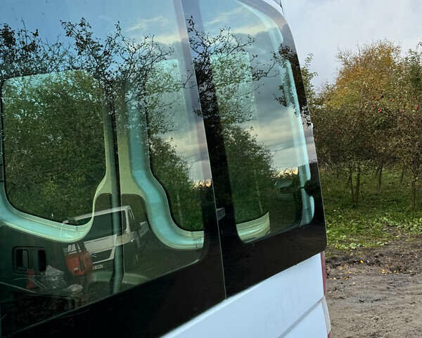 Белый Мерседес Sprinter, объемом двигателя 0 л и пробегом 390 тыс. км за 16700 $, фото 39 на Automoto.ua