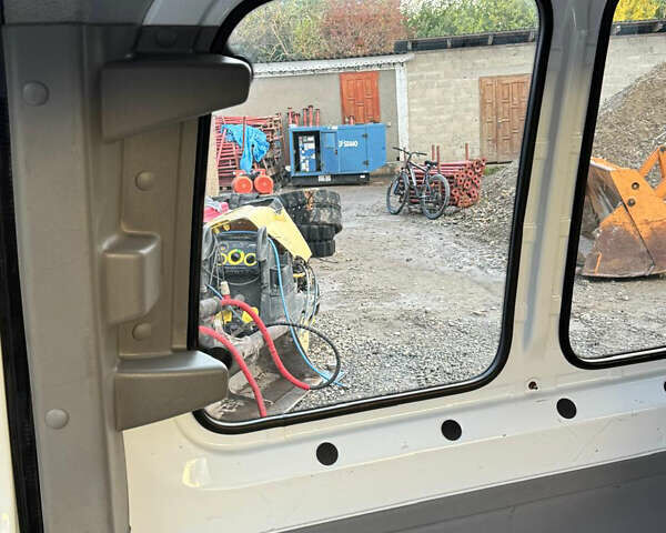 Белый Мерседес Sprinter, объемом двигателя 0 л и пробегом 390 тыс. км за 16700 $, фото 38 на Automoto.ua