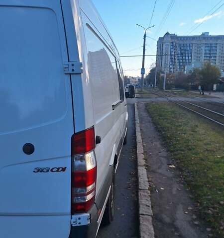 Белый Мерседес Sprinter, объемом двигателя 3.2 л и пробегом 288 тыс. км за 13600 $, фото 3 на Automoto.ua