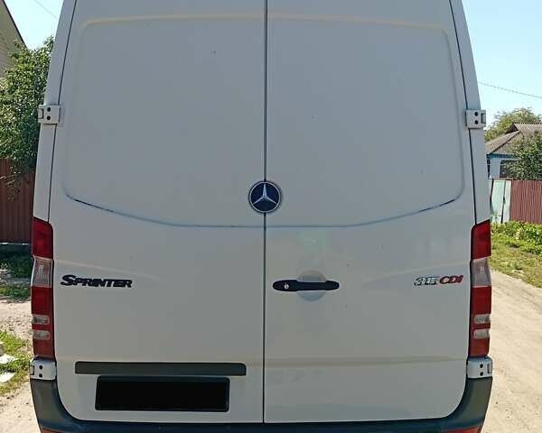 Белый Мерседес Sprinter, объемом двигателя 2.3 л и пробегом 340 тыс. км за 13800 $, фото 3 на Automoto.ua