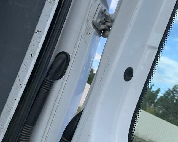 Белый Мерседес Sprinter, объемом двигателя 2.14 л и пробегом 383 тыс. км за 15400 $, фото 68 на Automoto.ua