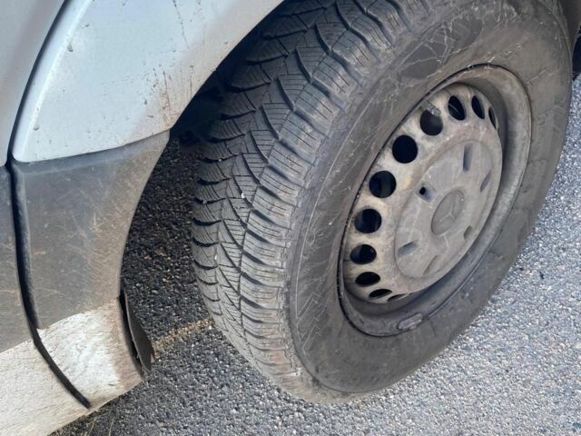 Белый Мерседес Sprinter, объемом двигателя 2.2 л и пробегом 443 тыс. км за 6000 $, фото 7 на Automoto.ua