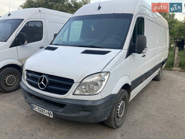 Белый Мерседес Sprinter, объемом двигателя 2.14 л и пробегом 498 тыс. км за 10800 $, фото 1 на Automoto.ua