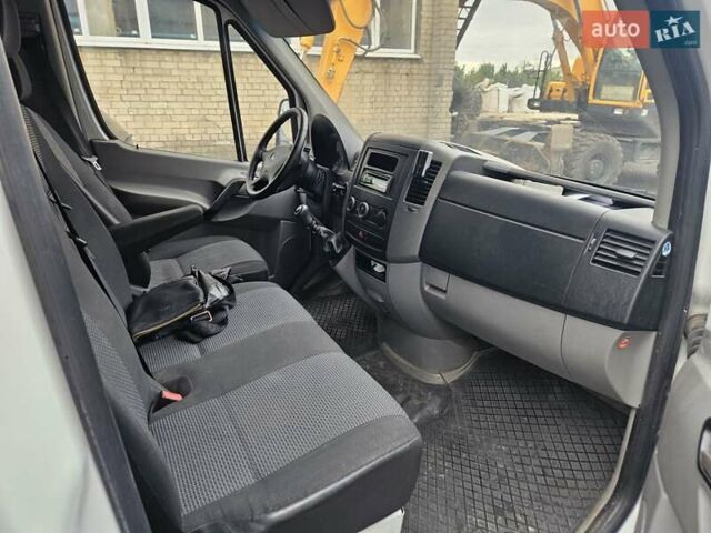 Белый Мерседес Sprinter, объемом двигателя 2.14 л и пробегом 430 тыс. км за 10400 $, фото 9 на Automoto.ua
