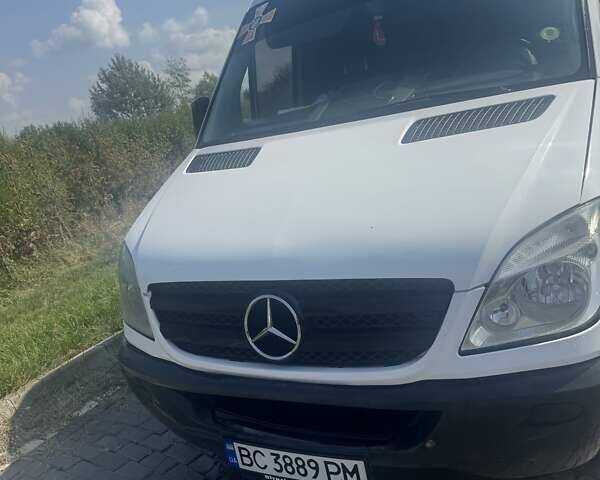 Белый Мерседес Sprinter, объемом двигателя 2.14 л и пробегом 295 тыс. км за 10500 $, фото 4 на Automoto.ua