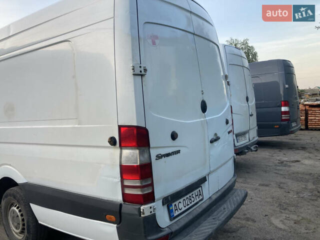 Белый Мерседес Sprinter, объемом двигателя 2.14 л и пробегом 498 тыс. км за 10800 $, фото 5 на Automoto.ua