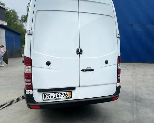 Белый Мерседес Sprinter, объемом двигателя 3 л и пробегом 245 тыс. км за 23500 $, фото 4 на Automoto.ua
