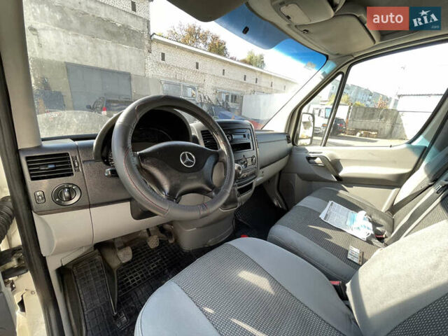 Білий Мерседес Sprinter, об'ємом двигуна 2.2 л та пробігом 450 тис. км за 17800 $, фото 21 на Automoto.ua
