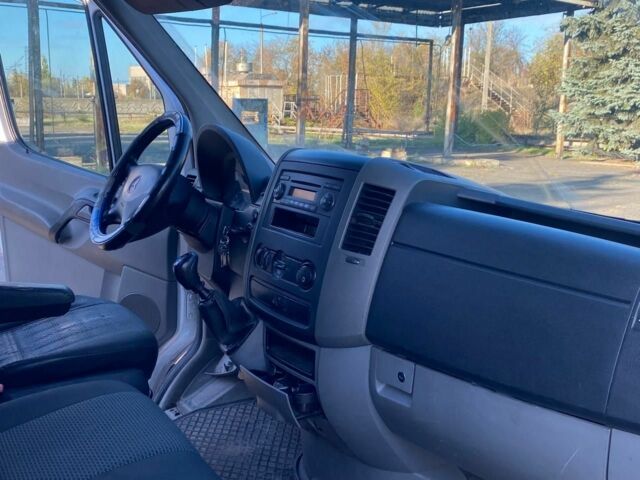 Белый Мерседес Sprinter, объемом двигателя 2.2 л и пробегом 443 тыс. км за 6000 $, фото 6 на Automoto.ua