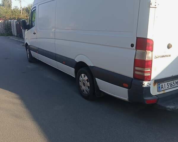 Белый Мерседес Sprinter, объемом двигателя 2.14 л и пробегом 350 тыс. км за 12000 $, фото 2 на Automoto.ua