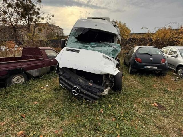 Белый Мерседес Sprinter, объемом двигателя 0 л и пробегом 3 тыс. км за 3900 $, фото 2 на Automoto.ua