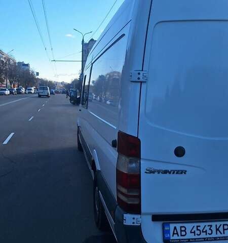 Белый Мерседес Sprinter, объемом двигателя 3.2 л и пробегом 288 тыс. км за 13600 $, фото 2 на Automoto.ua