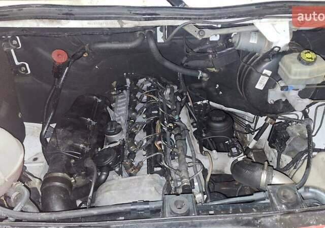 Белый Мерседес Sprinter, объемом двигателя 3.2 л и пробегом 288 тыс. км за 13600 $, фото 9 на Automoto.ua