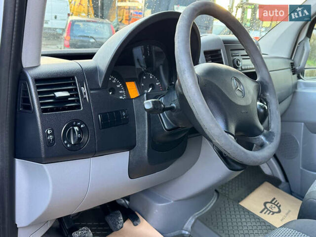 Белый Мерседес Sprinter, объемом двигателя 0 л и пробегом 390 тыс. км за 16700 $, фото 43 на Automoto.ua