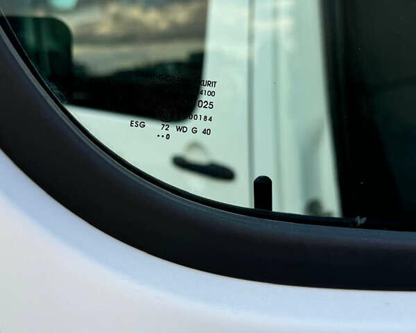 Белый Мерседес Sprinter, объемом двигателя 0 л и пробегом 390 тыс. км за 16700 $, фото 7 на Automoto.ua