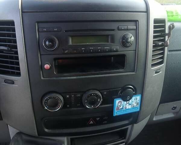 Белый Мерседес Sprinter, объемом двигателя 2.14 л и пробегом 350 тыс. км за 12000 $, фото 3 на Automoto.ua