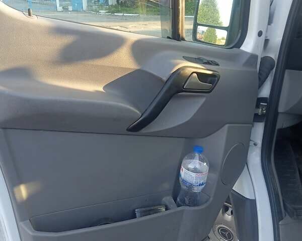 Белый Мерседес Sprinter, объемом двигателя 2.14 л и пробегом 350 тыс. км за 12000 $, фото 7 на Automoto.ua