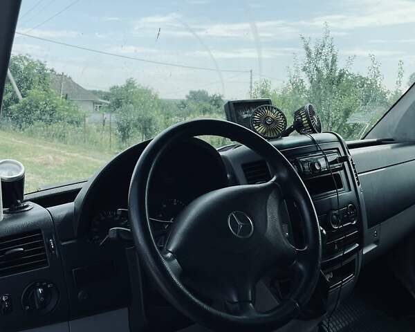 Белый Мерседес Sprinter, объемом двигателя 2.1 л и пробегом 415 тыс. км за 24999 $, фото 1 на Automoto.ua