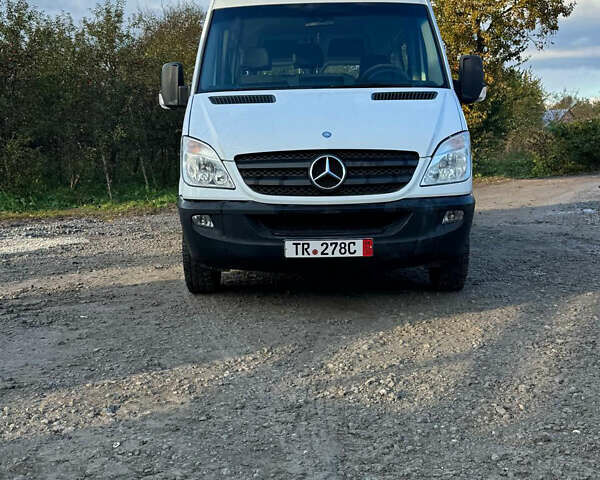 Белый Мерседес Sprinter, объемом двигателя 0 л и пробегом 390 тыс. км за 16700 $, фото 8 на Automoto.ua