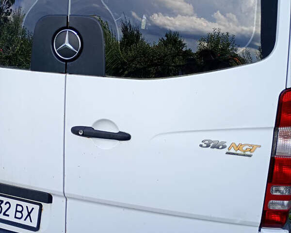 Белый Мерседес Sprinter, объемом двигателя 1.8 л и пробегом 249 тыс. км за 14000 $, фото 5 на Automoto.ua