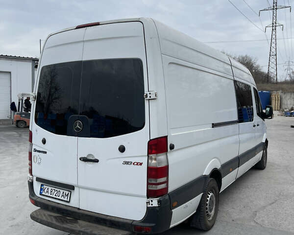 Белый Мерседес Sprinter, объемом двигателя 2.2 л и пробегом 497 тыс. км за 10900 $, фото 8 на Automoto.ua